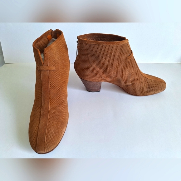 Aquatalia by Marvin K Perforated Size 9.5 Suede Ankle Booties-Brown/Tan - Picture 5 of 7